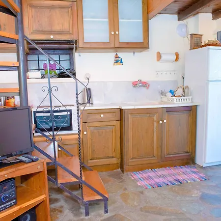 Chrissi Nefeli Agios Georgios Nilias